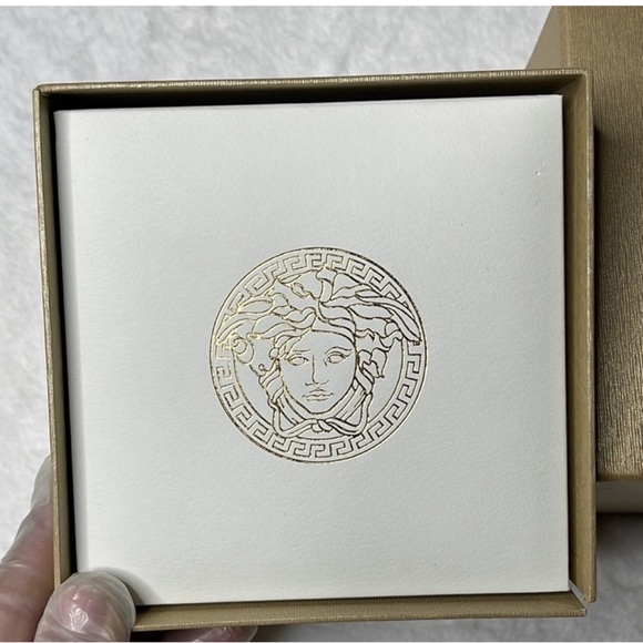 Versace - Picture 13 of 16